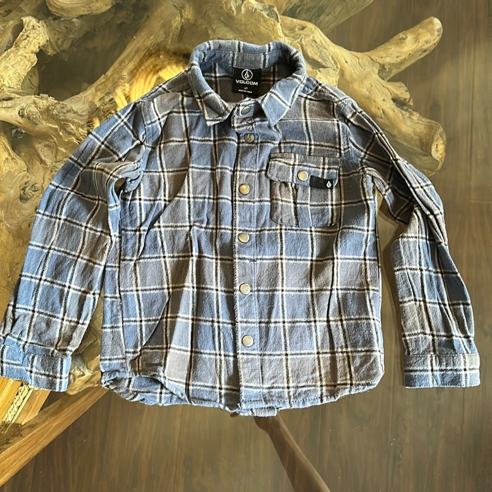 Boys Volcom 40 button down snap flannel
